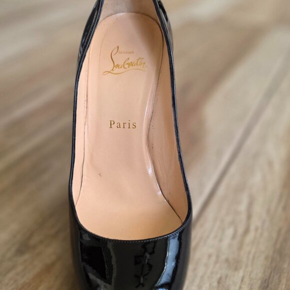 Christian Louboutin Simple Black Patent Leather Pumps Eur. 35.5 - Picture 4 of 12